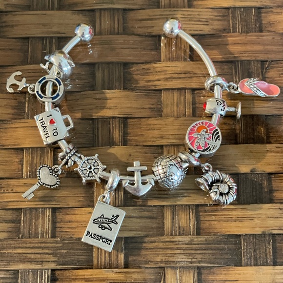 Royal Caribbean Cruise RCL (1) CHARM for charm bracelet suitcase”I ❤️ to travel” - Picture 2 of 2